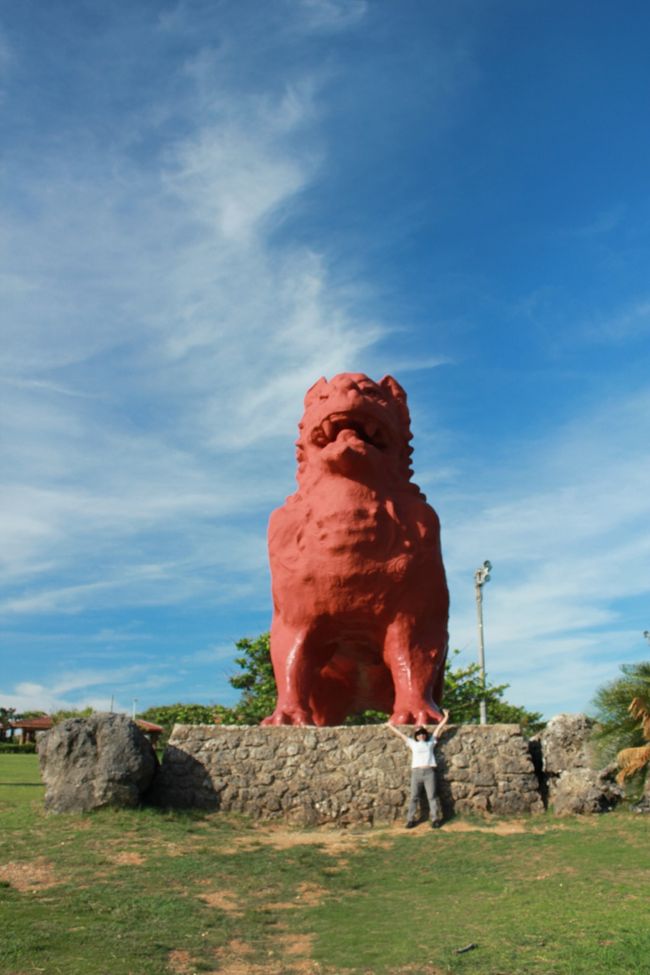 読谷村にいるこちらのシーサーは、日本一大きいそうです<br />なんとも凛々しく、そして、なぜかかわいらしい！