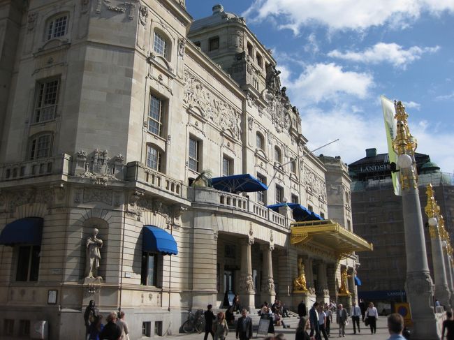 ノルウェーでのフィヨルドめぐり（http://4travel.jp/traveler/sausalitonton/album/10594079/）を終えて、夜にストックホルムに到着。<br /><br />ホテルの部屋は最上階で、何とエレベーターは１フロア下までしか通じていない。スーツケースを担いで階段を上る。<br /><br />翌日、市内観光へ。