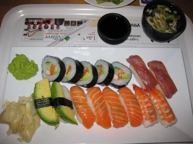 ストックホルムの第二空港にて寿司を食す。<br /><br />ストックホルムに空港が２つあるとは知らず、危うくもう一方の空港に行きかねないところだった。ホテルの受付のお兄さんも、見習いとのことで第二空港の存在を知らなかった…。<br /><br />７泊の北欧滞在を終えて、自宅への帰路に着く。
