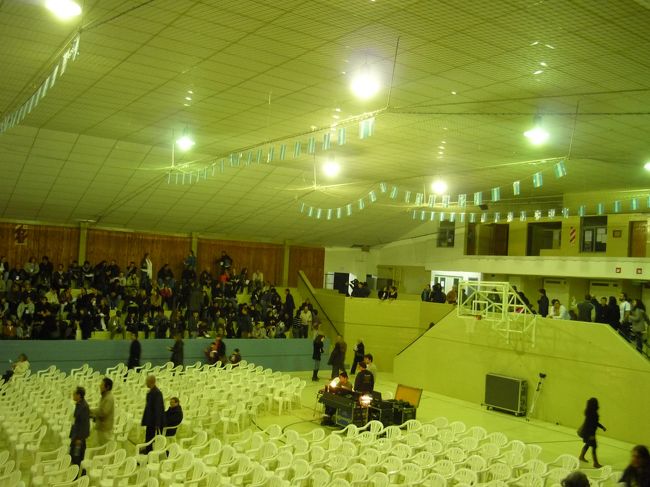 ホンットーにただの体育館<br />外を走ってる車の音が聞こえるんですよ。<br /><br />赤ちゃんは泣くし子どもはねっ転がってるし飲食も撮影もし放題…<br />でもこれはこれで非常に気楽<br /><br />世界規模のイベントがこんなゆるゆる感で聴けるのはもう最初で最後かも…？