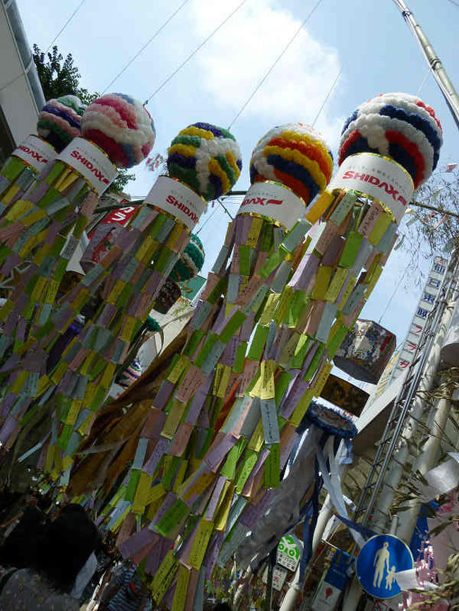 一番町四丁目商店街<br />空と七夕飾り