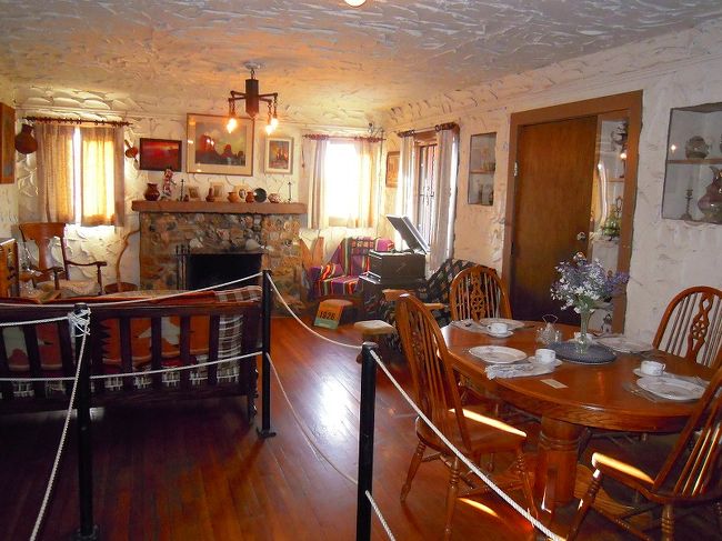 ２階は１９４０年代の生活の様子を再現した<br />リビングルームやキッチンを見ることができます。