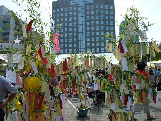 仙台七夕おまつり広場（勾当台公園市民広場）にようやく辿り着く<br />