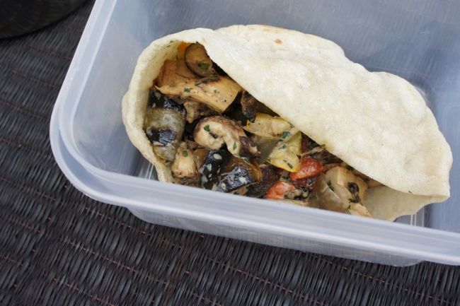 アマンコラ・ティンプーで作ってもらった、野菜のピタサンドです。