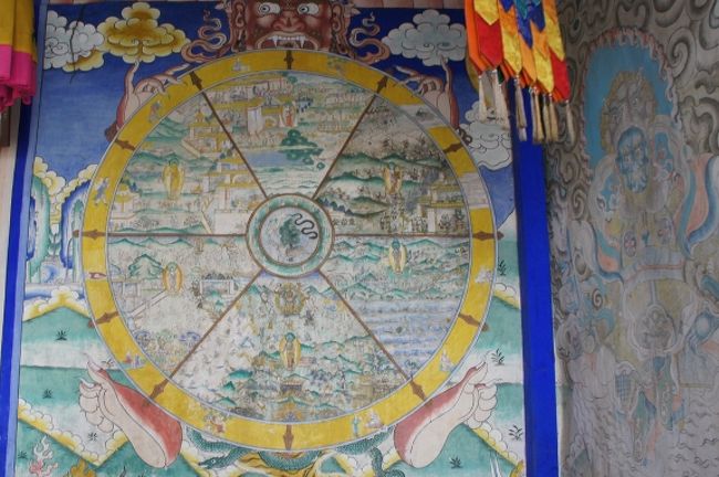 六道図に、右には増長天。<br /><br />本堂内は撮影禁止ですが、たくさんの壁画で飾られていました。本尊はお釈迦さま。