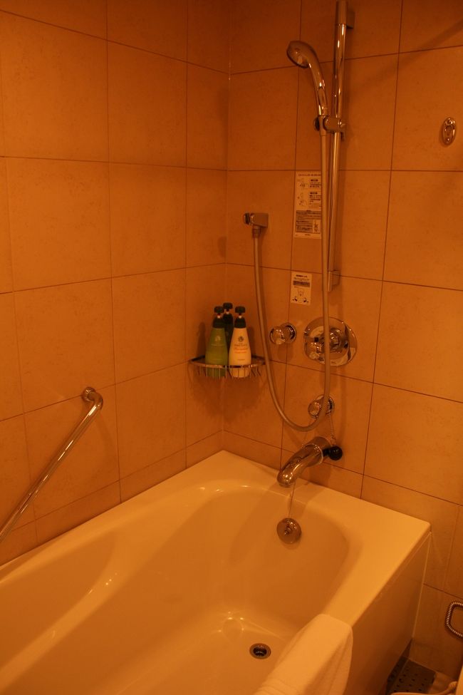 バスルーム☆<br /><br />シャンプー、リンス、ボディソープはボトルタイプで資生堂でした〜<br /><br />