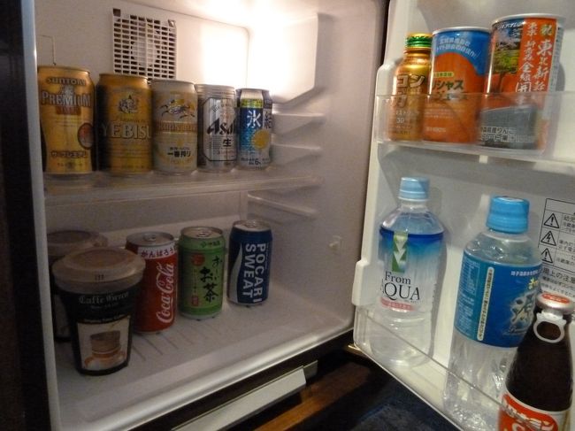 冷蔵庫はこんな感じで、買って来たものは入りにくいね〜<br />(^_^;)<br /><br />一度出しちゃう?<br /><br />