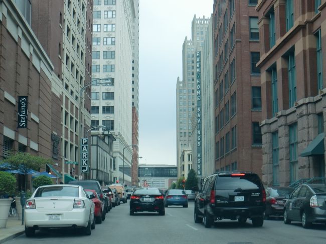 この目抜き通りを