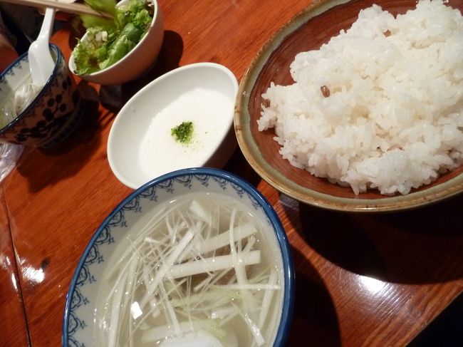 牛タン定食を注文しました。<br /><br />テールスープと麦ごはん、そして相性の良いトトロです。