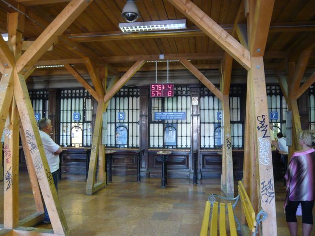 国際線切符売り場。まずは明日のブラチスラバ行きの切符を購入。