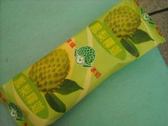 台東車站駅でバンレイシ／釈迦頭のアイス（20元）を購入。
日本でみない果物です。