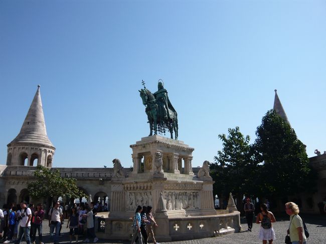 聖イシュトヴァーンの騎馬像。