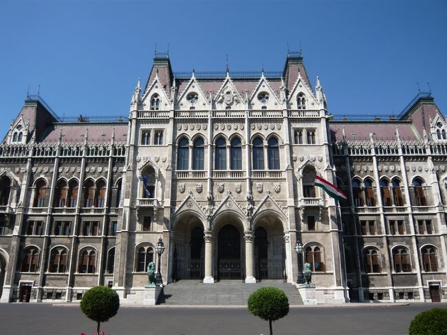 ガイドツアーに参加しようとしますが、本日のチケットは既に売り切れでした・・・