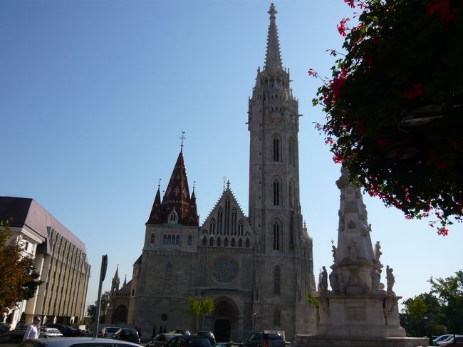 マーチャシュ教会。工事中のようで月曜午前は休館でした。