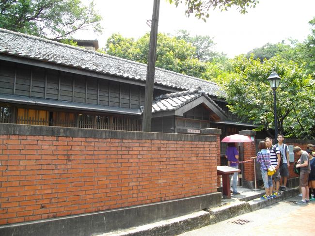 バスも結構ありましたが、金瓜石へタクシー（１８０元）<br /><br />日本家屋見学しるため並んでいました