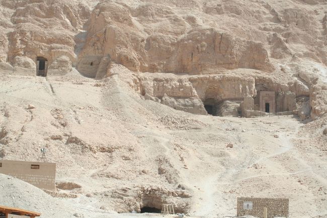 ハトシェプスト女王葬祭殿の近くにあるおそらく貴族のお墓。今回は外側からみただけですが、いつかこちらの貴族のお墓もいくつか見てみたいなぁ。