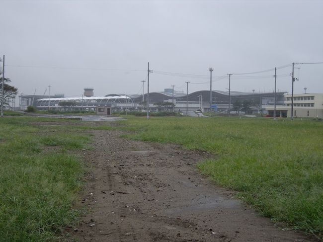 仙台空港です。<br /><br />飛行機飛んでました。<br />復活の早さ、人間の力も凄いと思います。