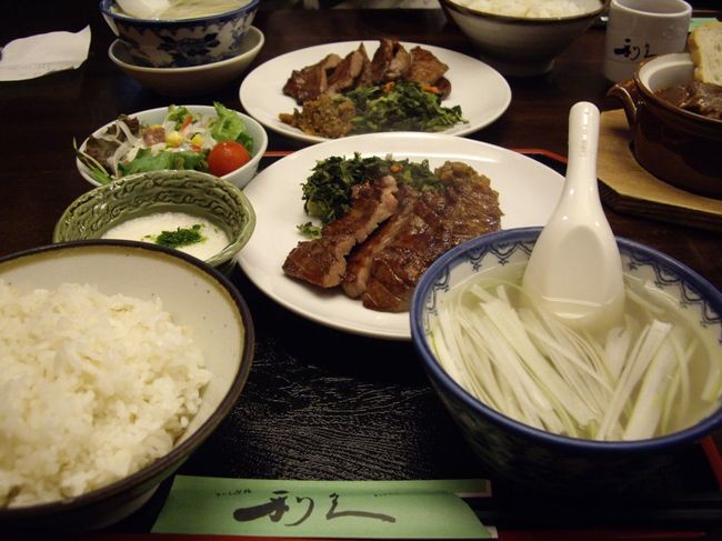 仙台駅でお土産買いまくり、「利久」でランチです。<br /><br /><br />グルメ第2目的です。<br />これ食べないと帰れないですよね。