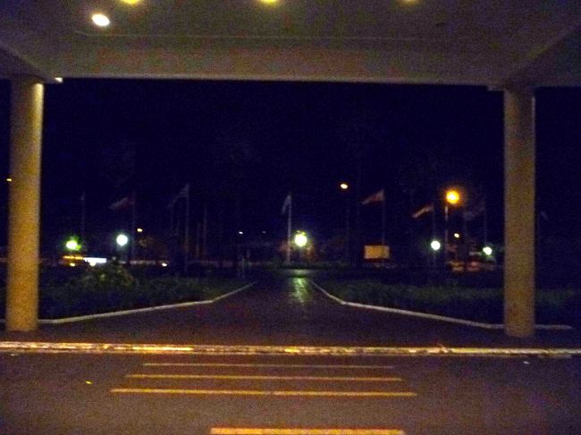 ホテル正面玄関。<br /><br />本日はこれにて終了！