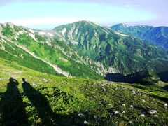 　よく晴れた日で、日本200名山の雪倉岳2610・9ｍがすぐ近くに見えました。雪倉岳も何時か登りたい山です。