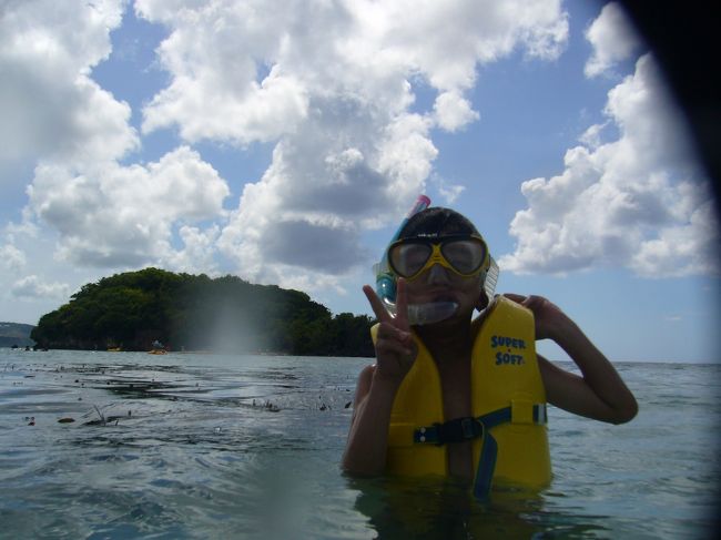 アルパット島をバックに撮影。<br /><br />この時は徒歩ではアルパット島に渡りませんでしたが、翌年(2009年)に来た時に徒歩でも渡れる事が分かりました。