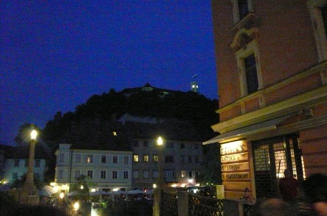 夜のリュブリャーナを散策<br />