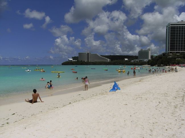 買物前にアウトリガー前のビーチへ