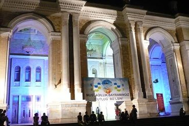 ナボイ劇場<br />(タシケント)