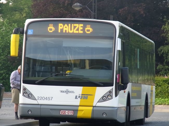 駅前に停まっていたばす。休憩中。表示が面白いです。