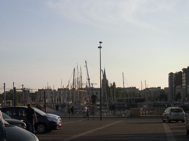 １５分ほどで着きました。駅前はマリーナになってます。