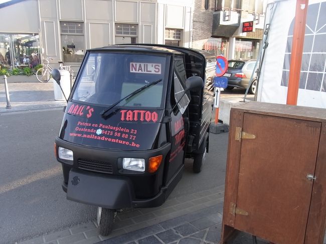 ホテルを目指していたらかわいい３輪車が。