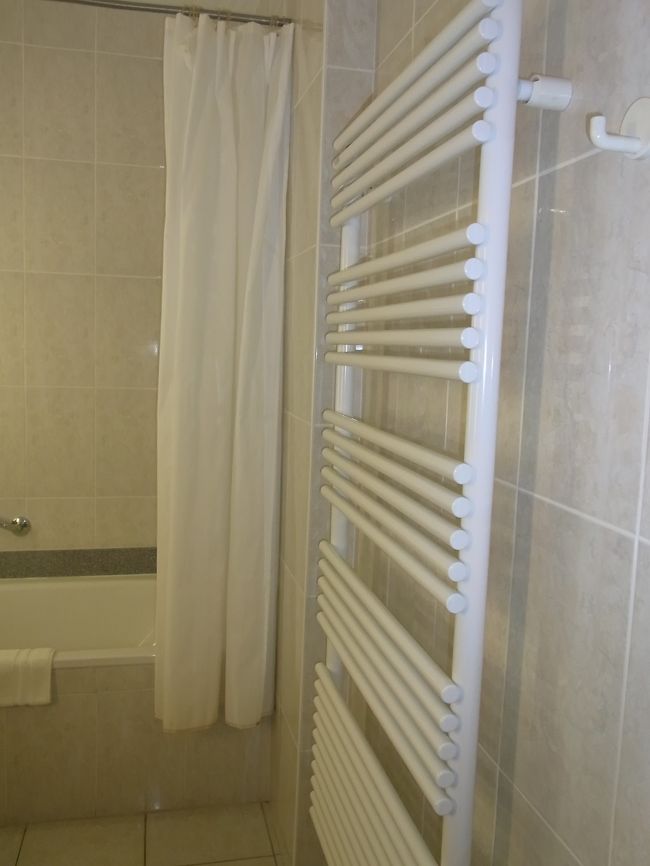 ビーチが近いだけあってタオル掛けがあります