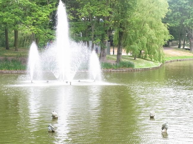 レオポルド公園を散歩していたらこんな銅像が。