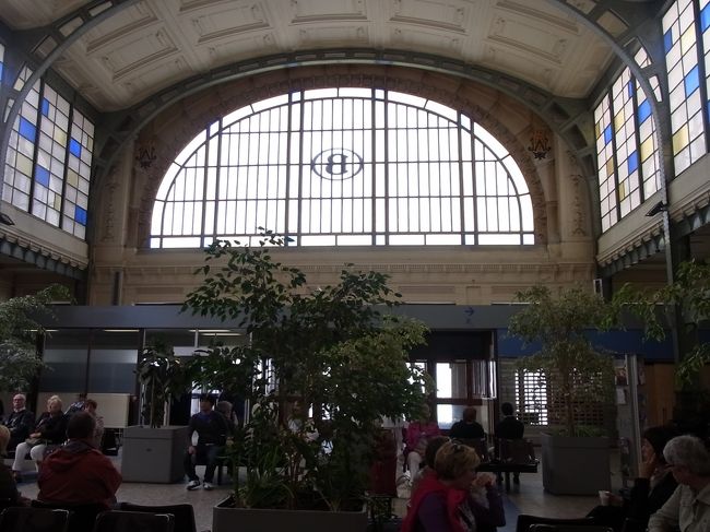 オステンド駅構内。