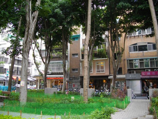 公園でトイレを借りました<br /><br />公共のトイレにしては、綺麗に掃除されていました