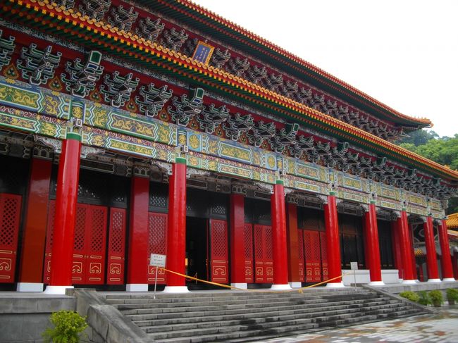 でも暑いです<br /><br />日陰に入ればまだ良いんですけど・・。<br /><br />衛兵さんの交代で銃を廻している時、一人の兵隊さん銃を2回落としてしまいました。<br /><br />後で怒られるだろうな。<br /><br />この後一旦ホテルへ帰ります<br /><br />