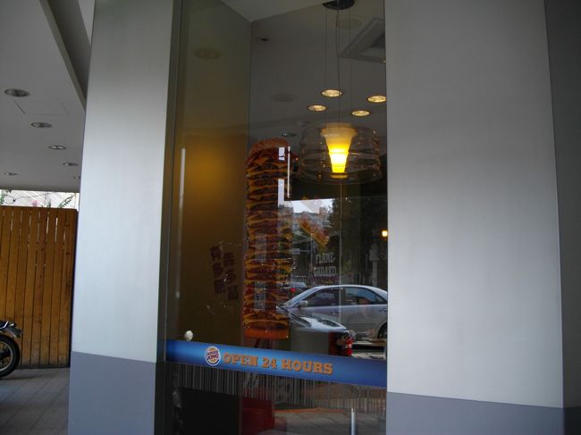 ハンバーグが何枚重ねてあるんだろう<br /><br />こんなの食べれない