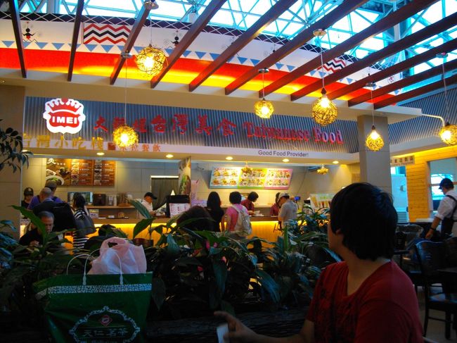 入国審査も通ってお昼時間なので食事です