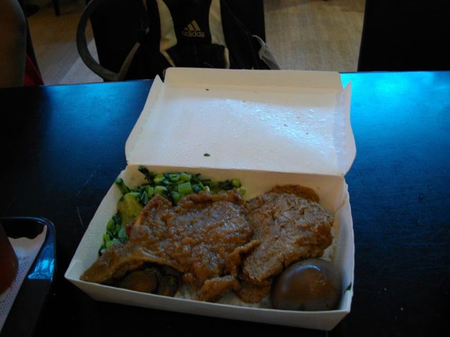 ここで無事スルーした弁当も食べました