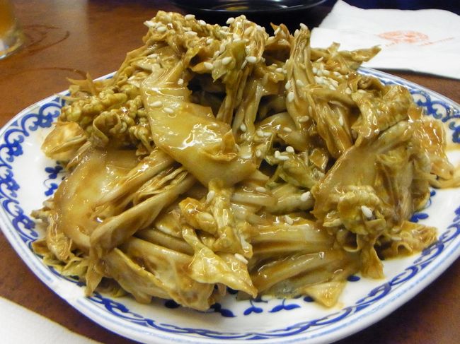 今回の旅行で印象的だったのは、北京はちょっとした野菜の副菜が種類豊富でとても美味しいということです。たまに溶け残った化学調味料が見えることもありますが、、^^；<br /><br />写真は「都一処」の乾隆白菜。黒酢がきいてておいしい。うちでもまねして作ってみよう♪<br /><br />北京に行くなら、北京ダックもいいけど、庶民的なお店にも行ってみることをおすすめします☆