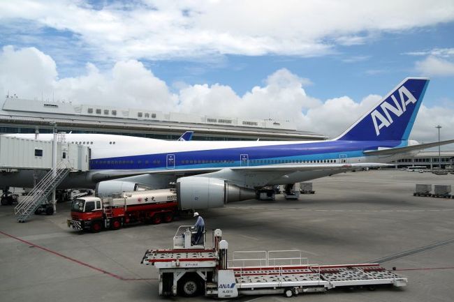 真夏の那覇空港に到着です