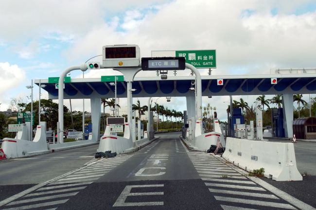 那覇ICから高速に乗りこの日１泊する ゆがふいんBISE（びせ）に向かいます