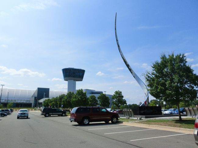 金曜日でしたが落ち着いた感じで、車もまばらです。<br />（正直、休館日だったらどうしようと焦りました。）