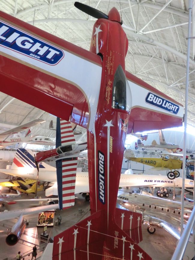 展示するセンスもここまで来ると、笑えてきます。<br /><br /><br />館内には200の航空機と<br />135の宇宙船が展示されています。<br /><br />実際目にすると脅威の数です！