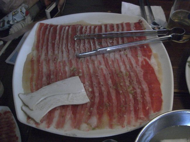 この薄切り肉を焼きます。