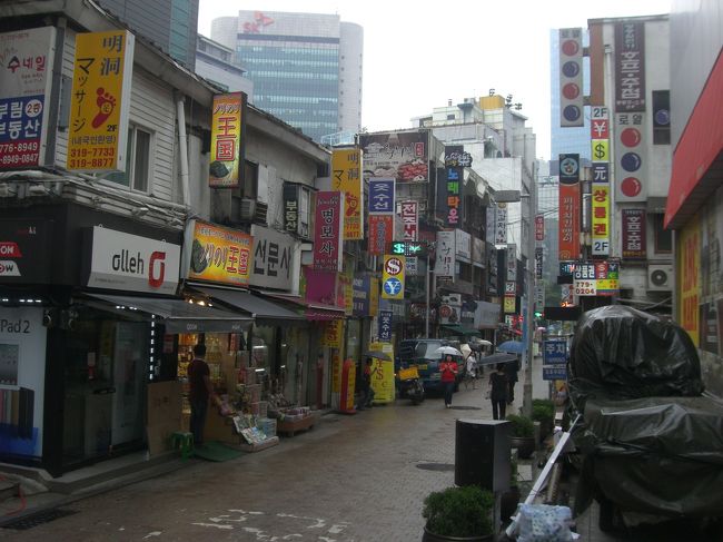 ３日目はあいにくの雨。<br />まあ梅雨ですしね、仕方ないです。<br />雨にもまけず朝食の調達に向かいます。