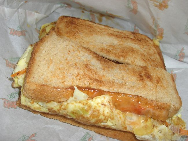 ホボントーストとコグマトーストを分けっこしました。