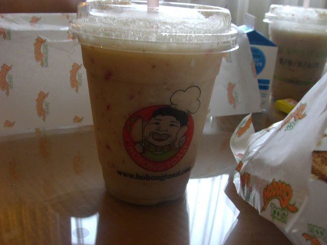 ジュースは確かプラムとバナナのはず。<br />おいしかったです。