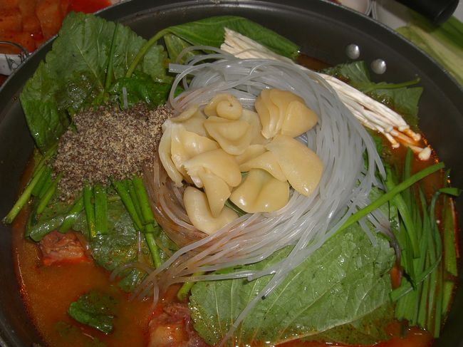 ソウル駅のロッテマート腹ごなしにで買い物した後、明洞のカムジャタン屋さんへ。<br />タッカンマリもですが、もう行く店ほぼ決まってます。<br />新規開拓したいけどそれらもどうしても食べたくて、なかなか新しいところには行けません。