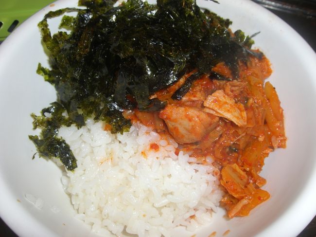 のりをたっぷり乗せて、かき混ぜていただきます。<br />熱いけど辛いけどおいしーい。